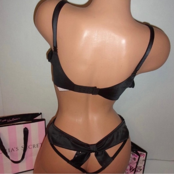 36D Victoria’s Secret Bombshell add 2X cups Plunge Bra & peekaboo bow Thong set - Picture 2 of 5
